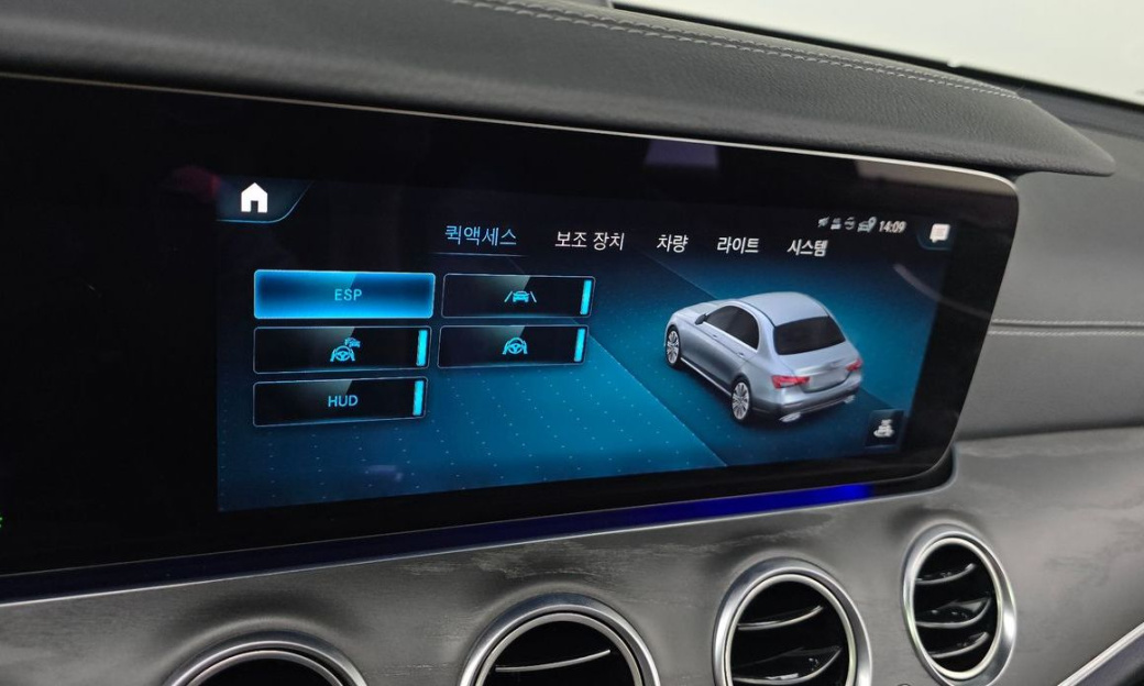 Mercedes-Benz E-Class E350 4MATIC AMG Line, 2022