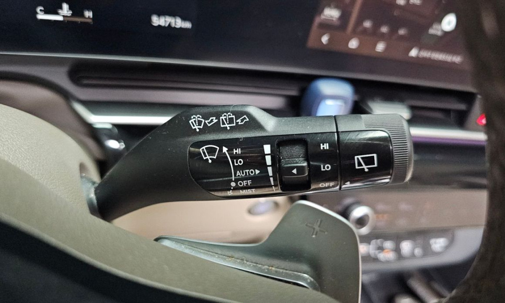 Kia Carnival 9-Seater Signature, 2024