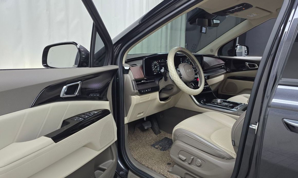 Kia Carnival 7-Seater Signature, 2022