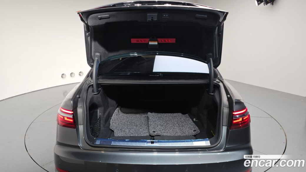 Audi A8 55 TFSI Quattro LWB, 2021