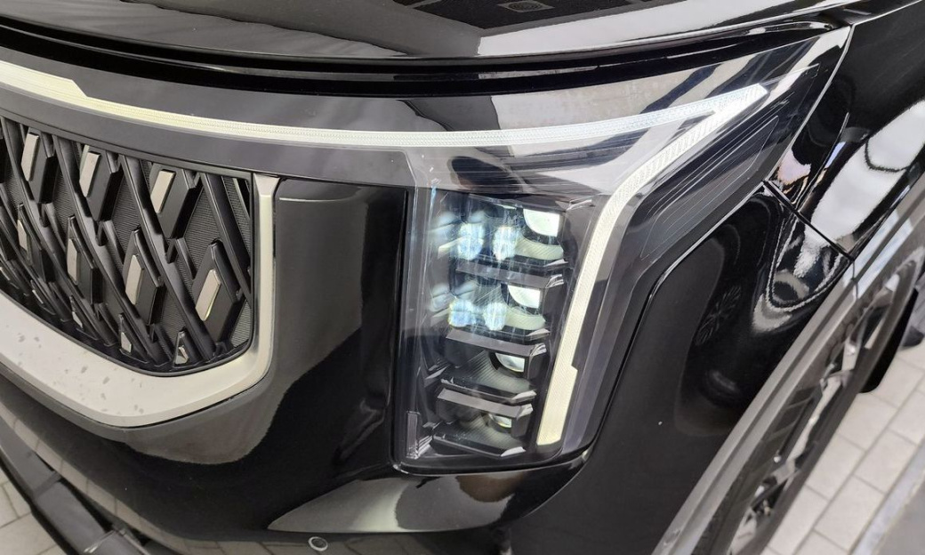 Kia Carnival 9-Seater Hi Limousine (Special Vehicle), 2024