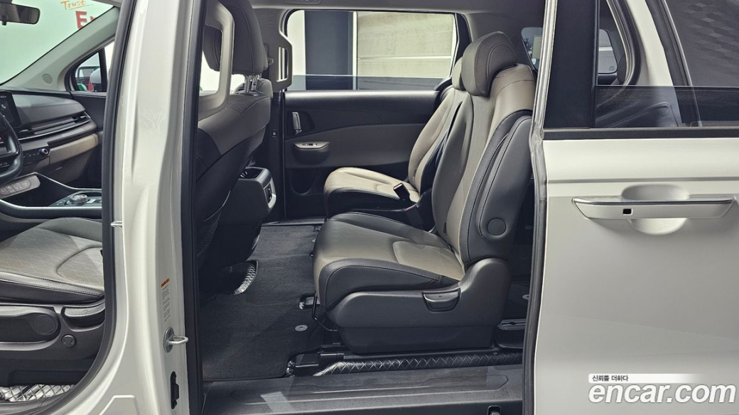 Kia Carnival 9-Seater Prestige, 2025