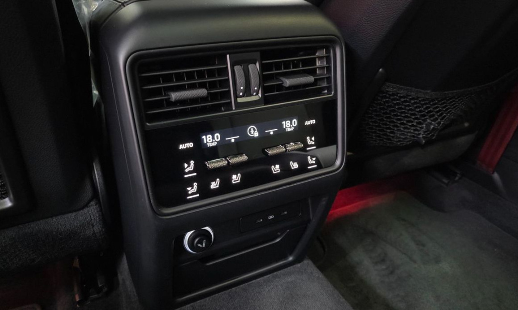 Porsche Cayenne 3.0, 2024