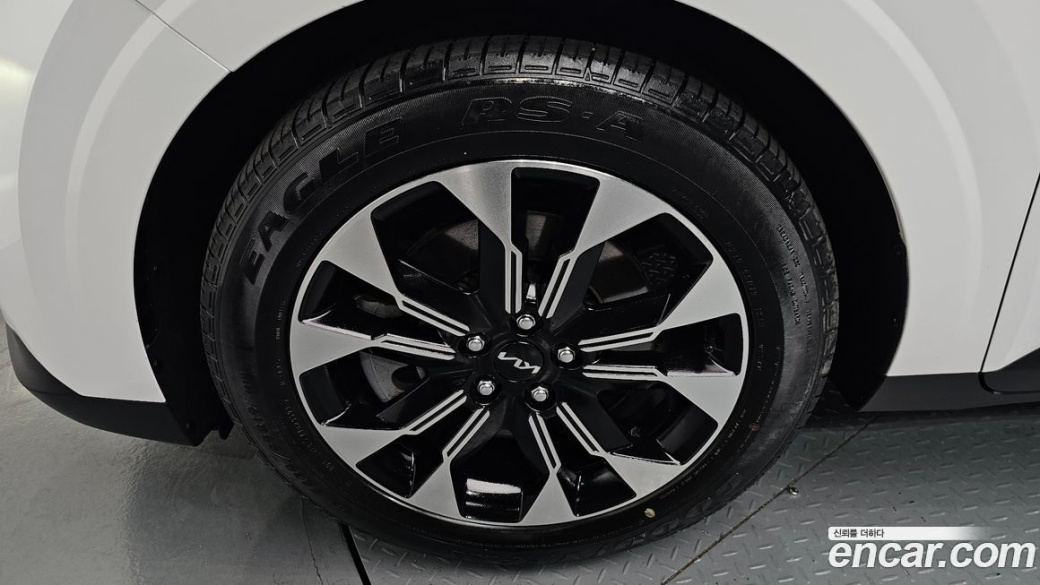 Kia Carnival 9-Seater Signature, 2023