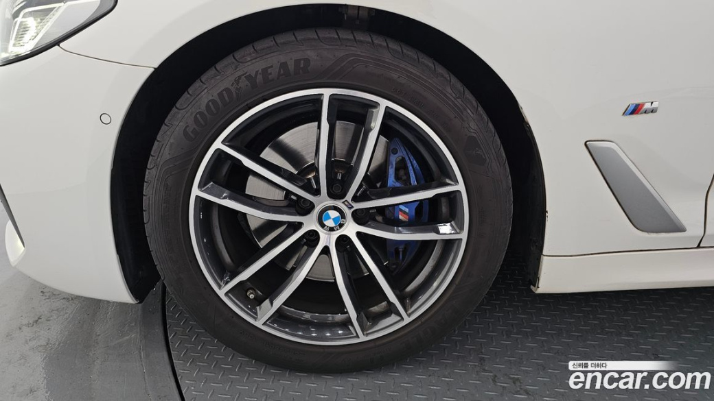 BMW 5-Series 520i M Sport, 2023