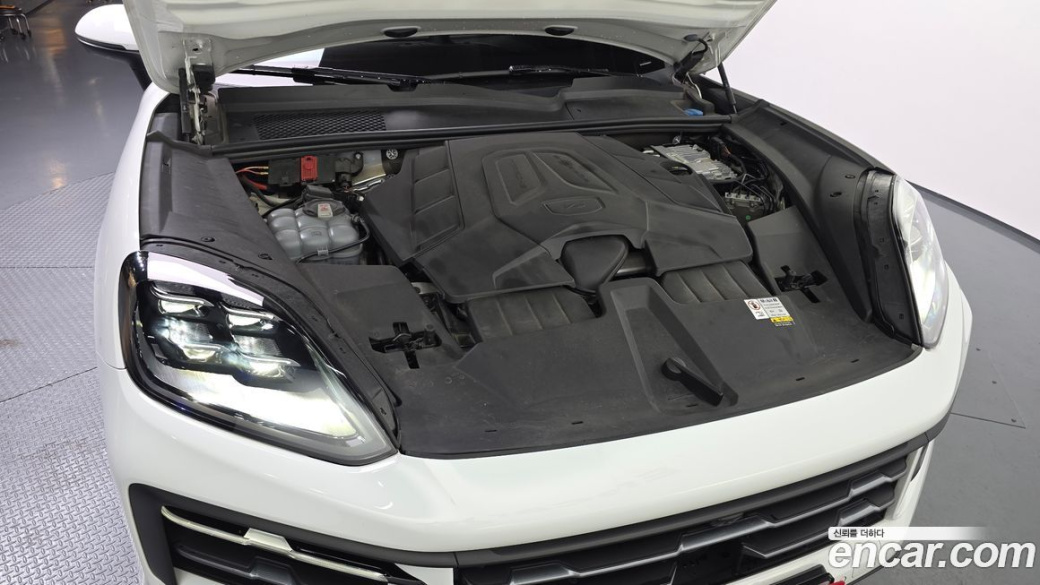 Porsche Cayenne 3.0, 2024