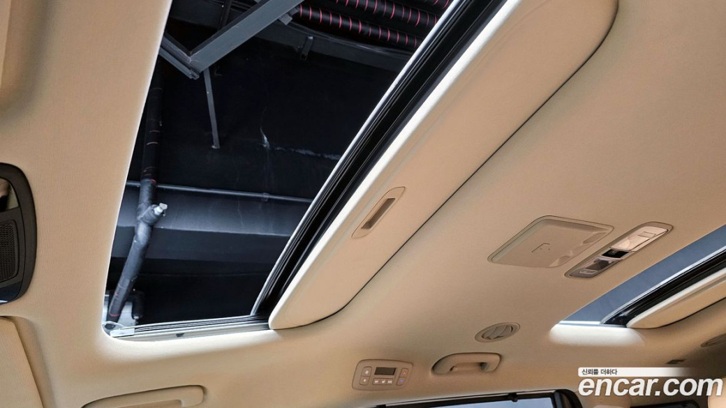 Kia Carnival 7-Seater Signature, 2023