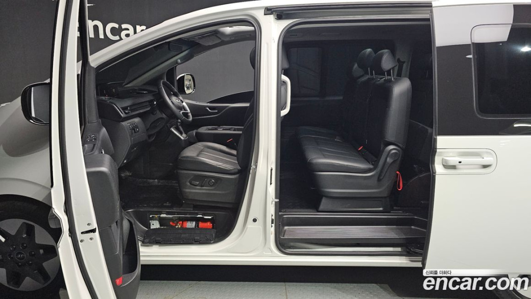 Hyundai Staria Tourer 9-Seater, 2024