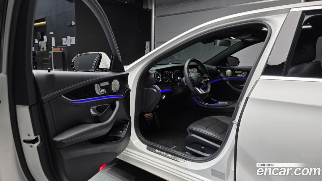 Mercedes-Benz E-Class E220d 4MATIC AMG Line, 2022