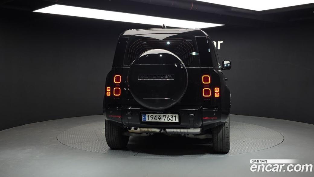 Land Rover Defender 110 D300 X-Dynamic HSE, 2025