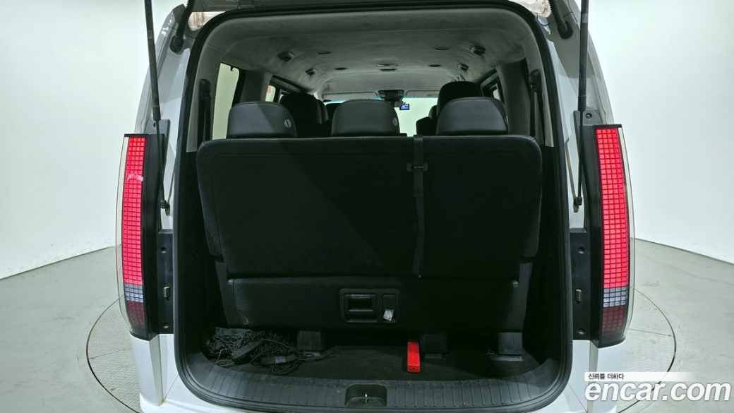 Hyundai Staria Lounge 9-Seater, 2022