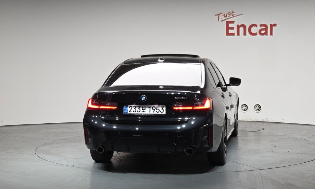 BMW 3-Series 320i M Sport, 2025