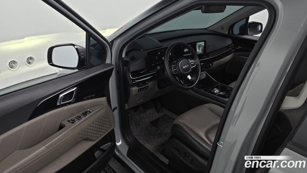 Kia Carnival 9-Seater Gravity, 2025
