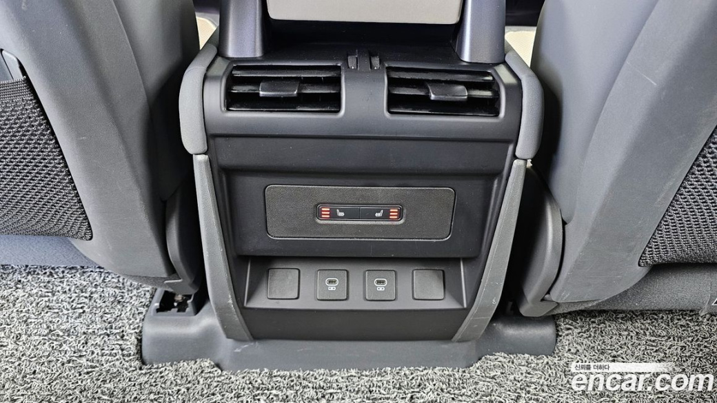 Land Rover Defender 110 P300 X-Dynamic SE, 2023