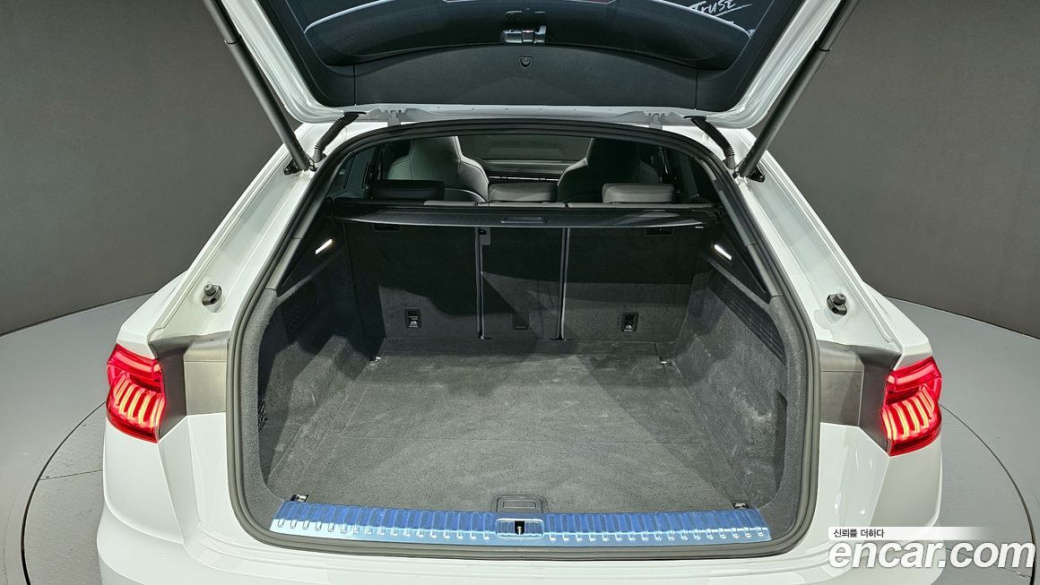 Audi Q8 55 TFSI Quattro Premium, 2023