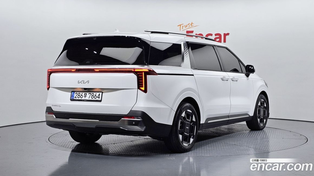 Kia Carnival 7-Seater Signature, 2024