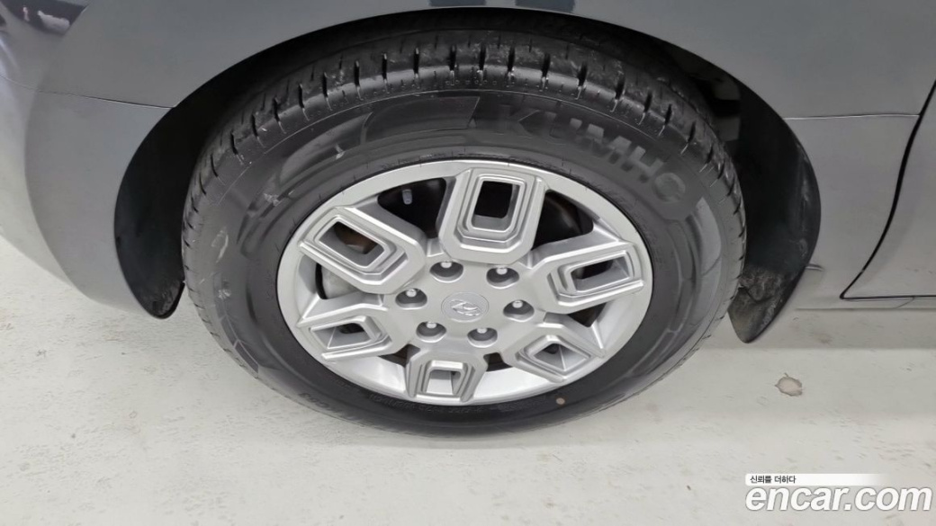 Hyundai Staria 4WD Tourer 11-Seater, 2022