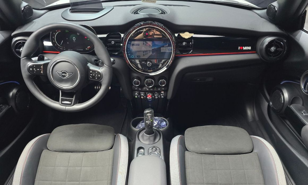 Mini Cooper Convertible JCW, 2024