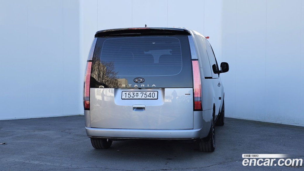 Hyundai Staria 4WD Lounge 9-Seater, 2023
