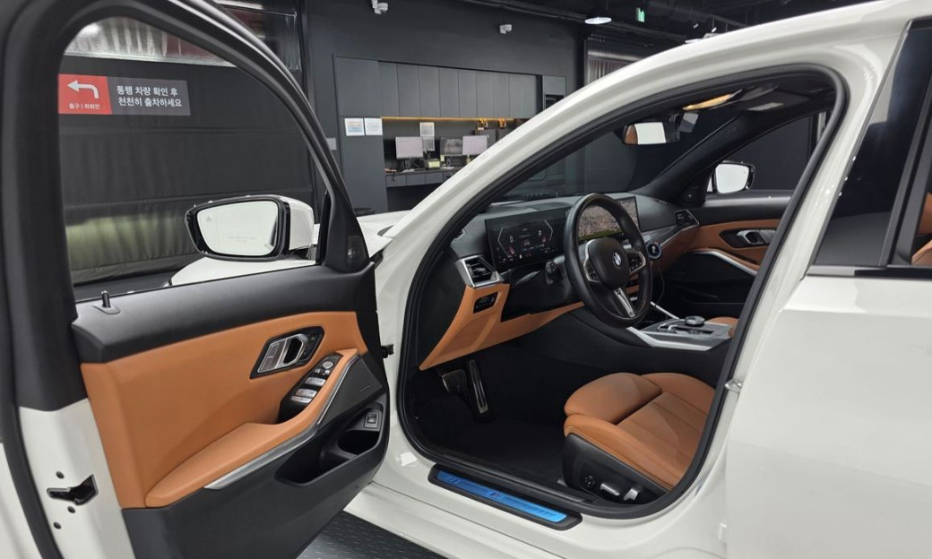 BMW 3-Series 320i M Sport, 2023