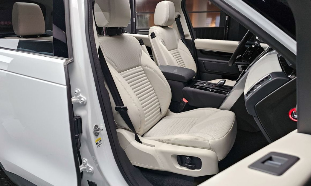 Land Rover Discovery 2.0 P300 S, 2025