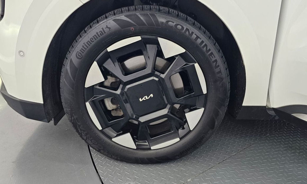 Kia Carnival 9-Seater Signature, 2025