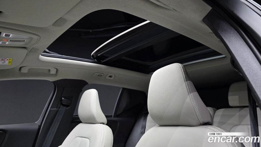 Volvo XC40 B4 Ultra Bright, 2025