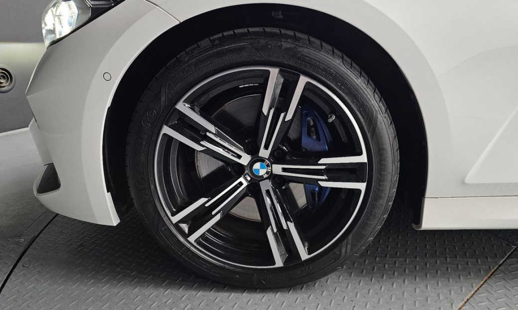 BMW 3-Series 320i M Sport, 2024