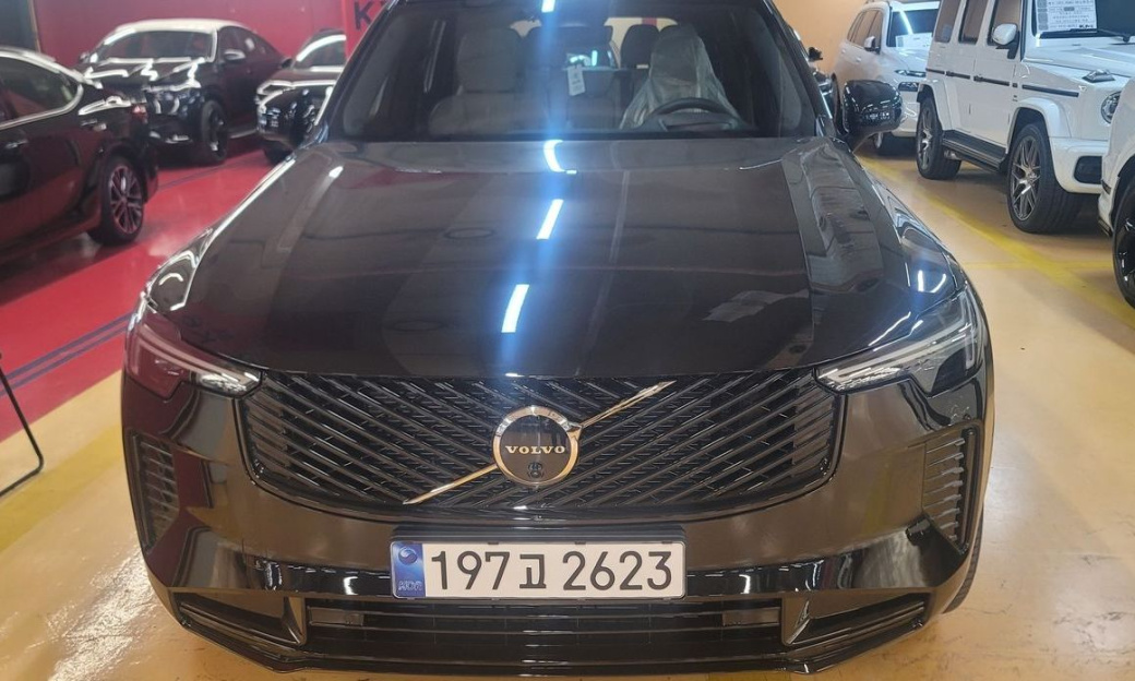 Volvo XC90 B6 Ultra Dark, 2026