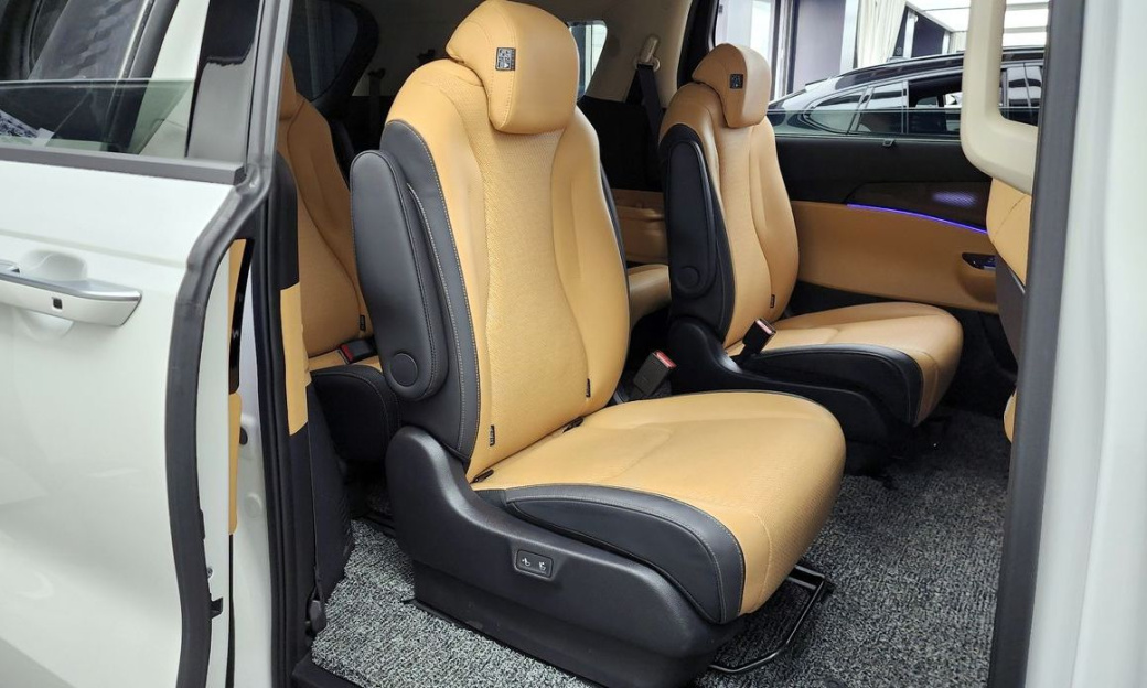 Kia Carnival 9-Seater Signature, 2023