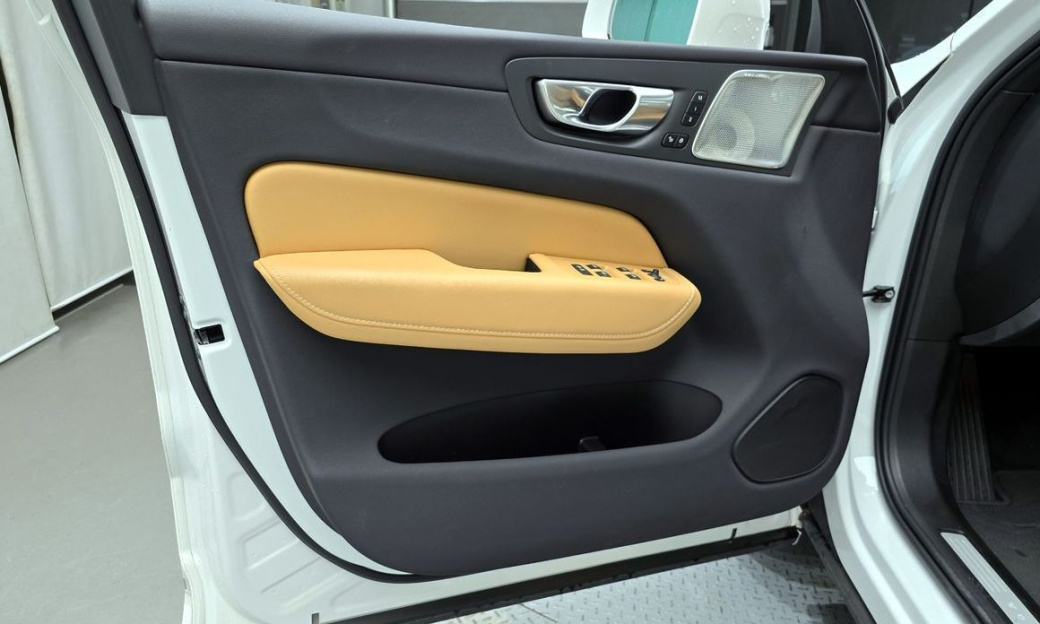 Volvo XC60 B6 Ultimate Bright, 2024