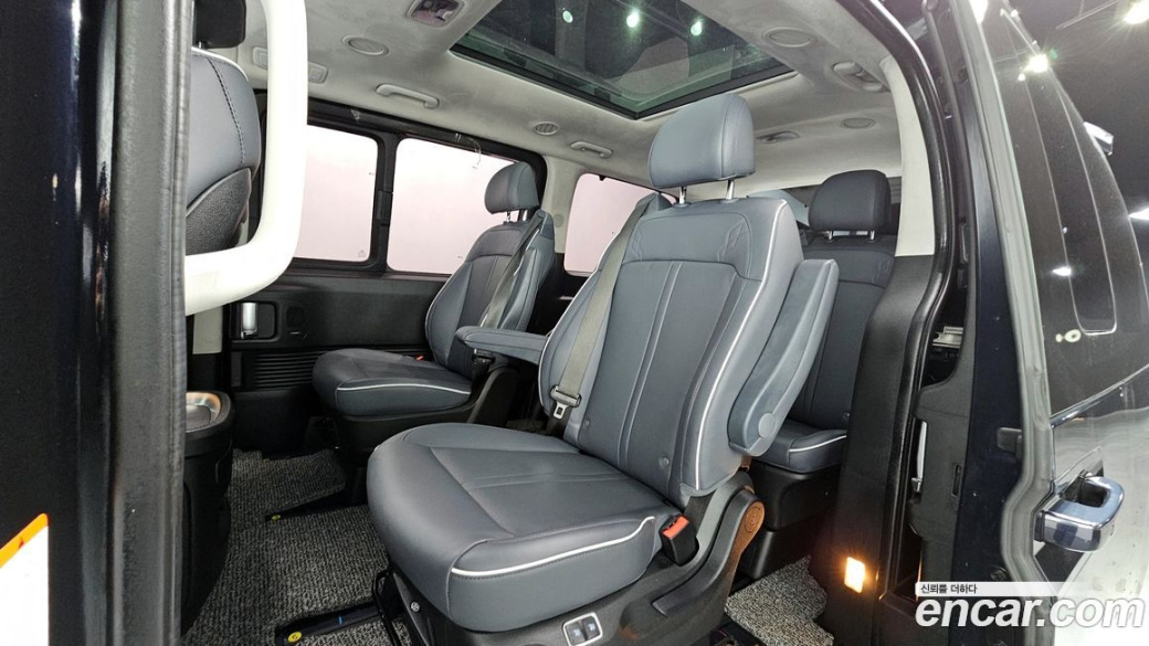 Hyundai Staria 4WD Lounge 9-Seater, 2025