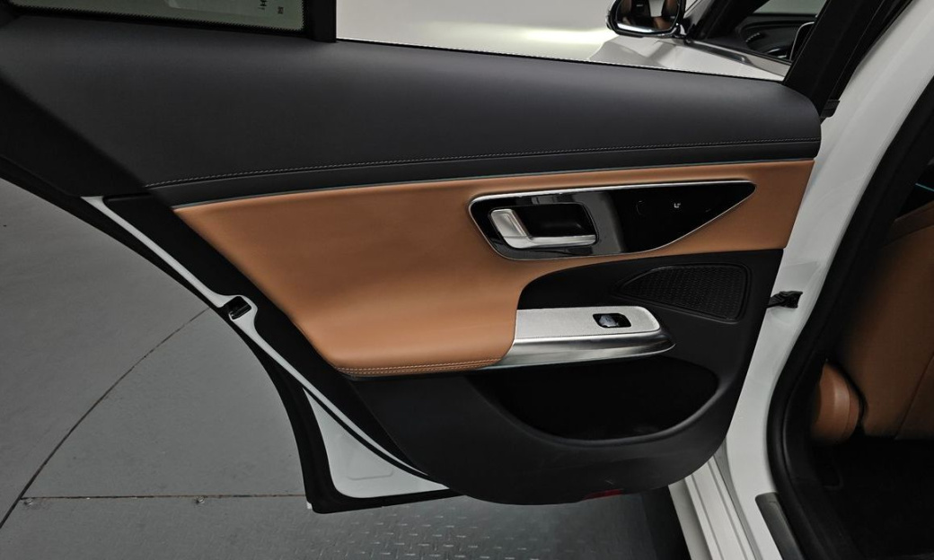 Mercedes-Benz E-Class E200 Avantgarde, 2025