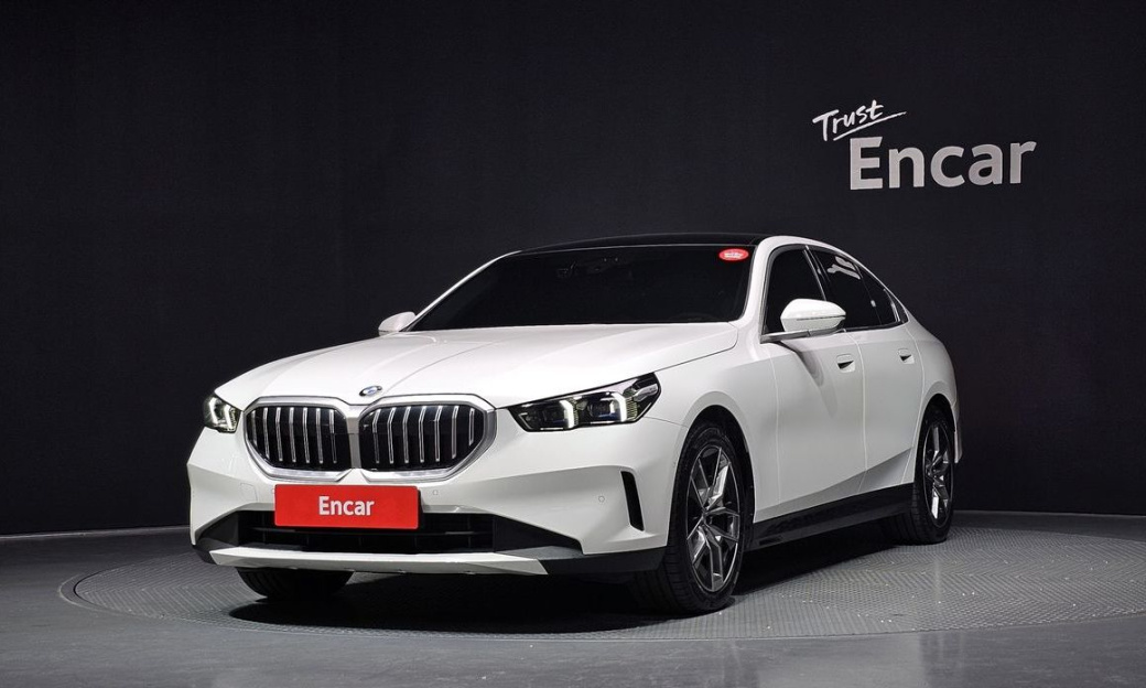 BMW 5-Series 520i, 2024