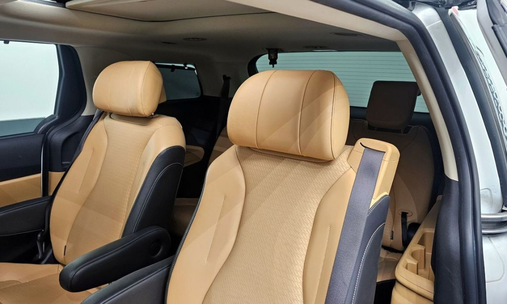 Kia Carnival 7-Seater Signature, 2022