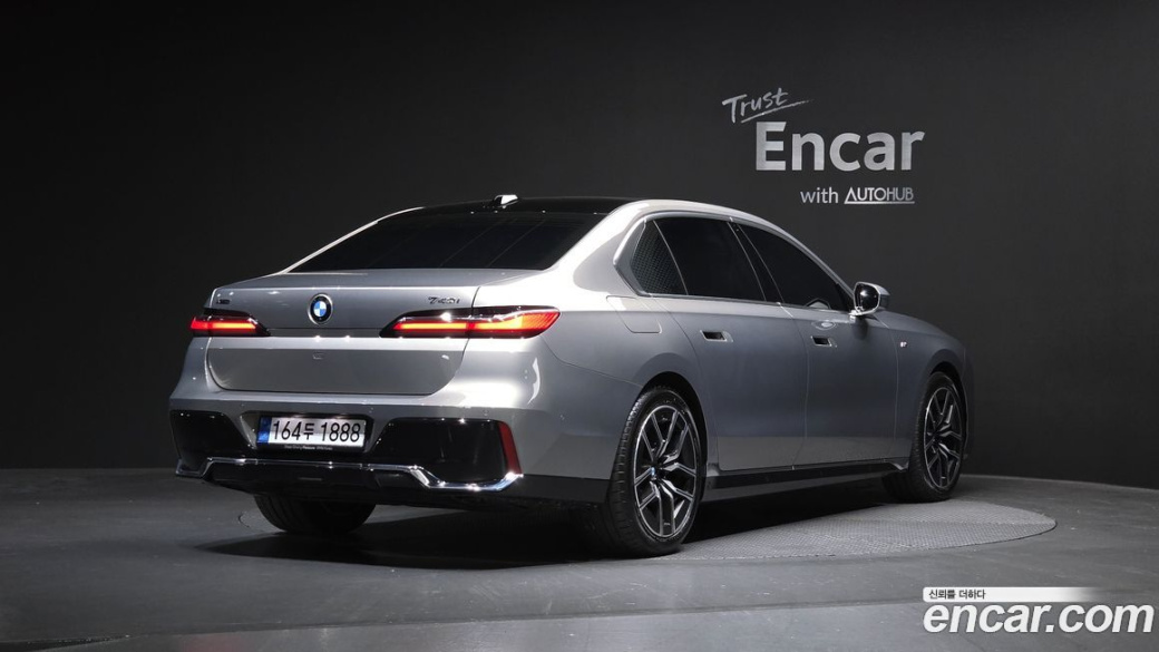 BMW 7-Series 740i xDrive M Sport, 2025