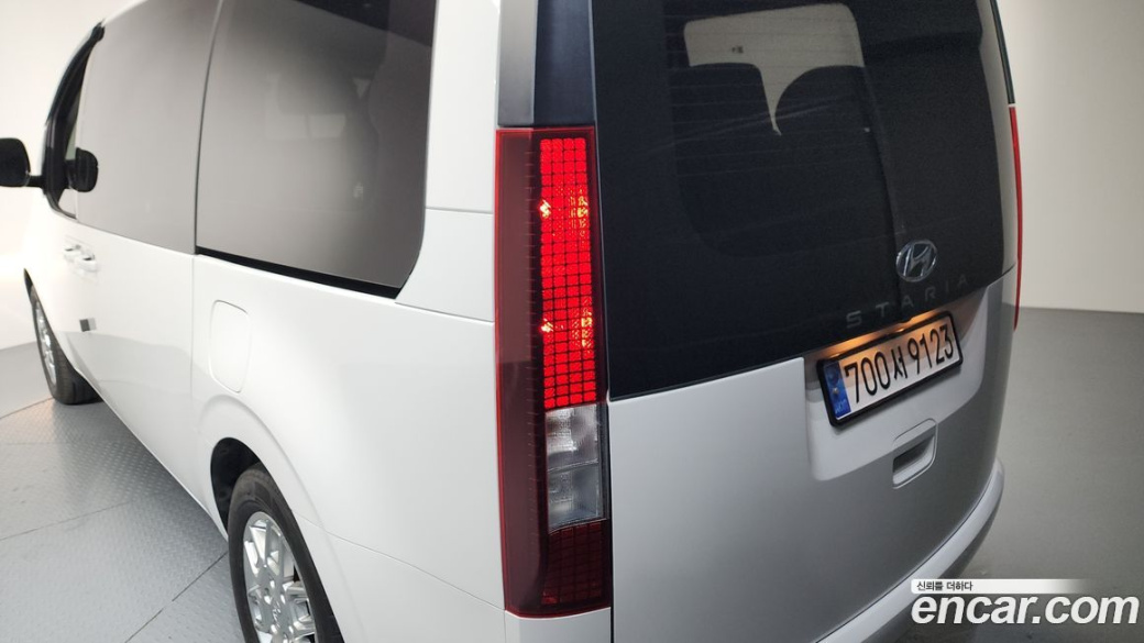 Hyundai Staria Tourer 11-Seater, 2024