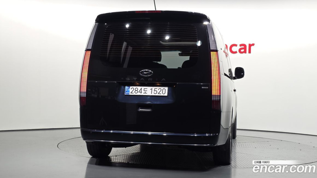 Hyundai Staria 4WD Lounge 7-Seater, 2022