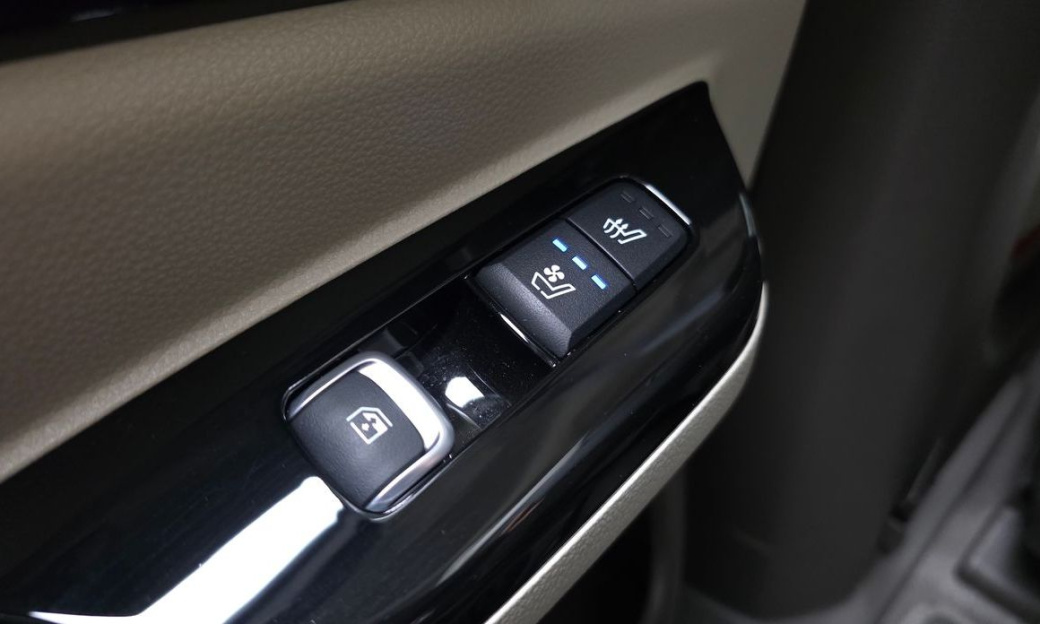 Kia Carnival 7-Seater Signature, 2023