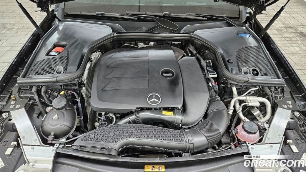 Mercedes-Benz E-Class E350 4MATIC Exclusive, 2023