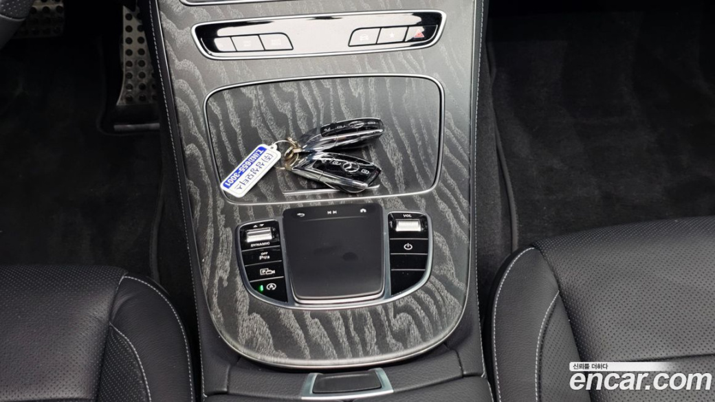 Mercedes-Benz E-Class E350 4MATIC AMG Line, 2023