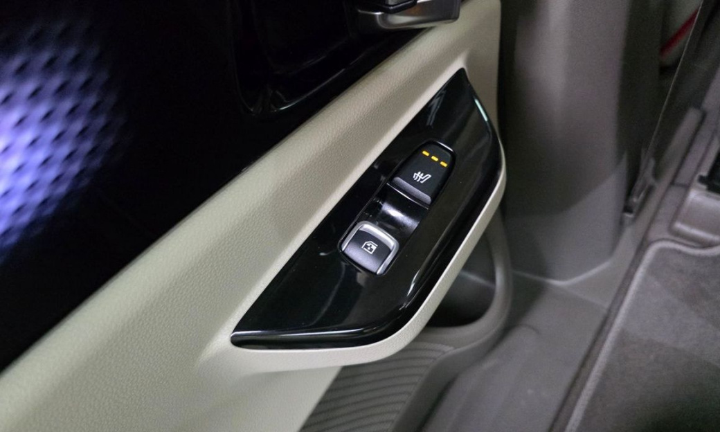 Kia Carnival 11-Seater Signature, 2023