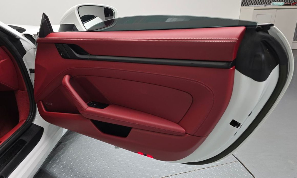 Porsche 911 Carrera 4 GTS, 2023