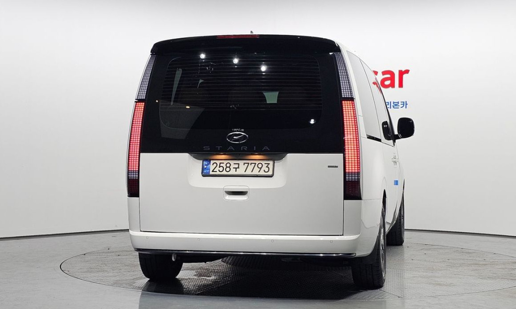 Hyundai Staria 4WD Lounge 9-Seater, 2024