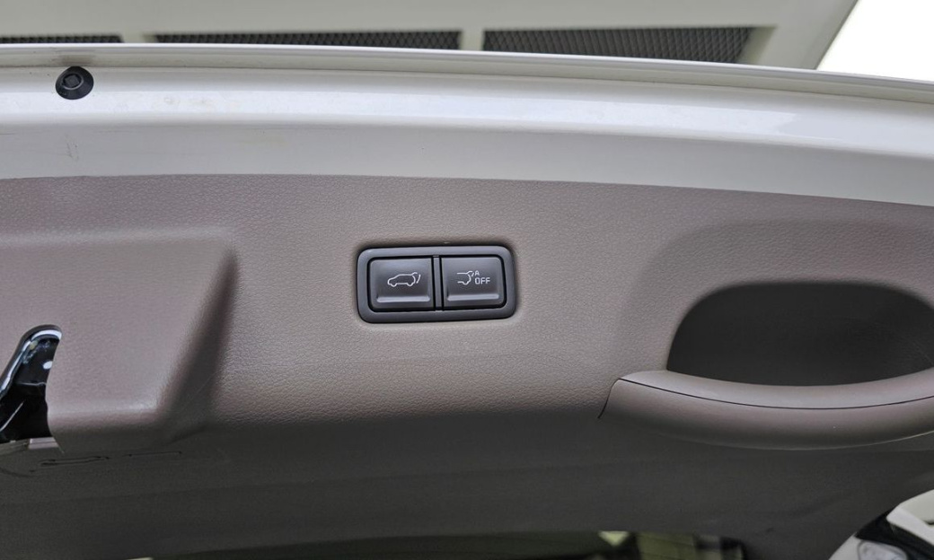 Kia Carnival 9-Seater Signature, 2025