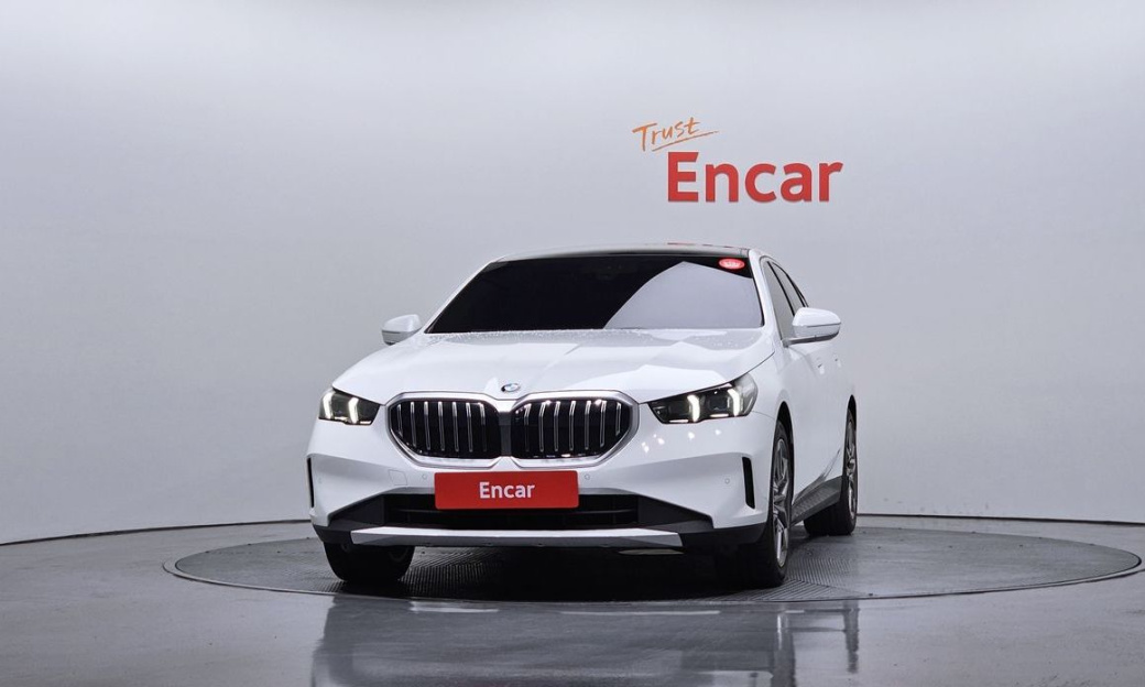 BMW 5-Series 520i, 2025