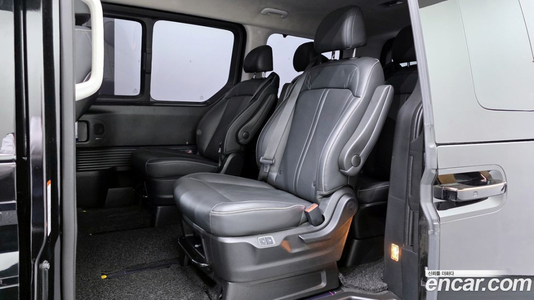 Hyundai Staria Lounge 9-Seater, 2022