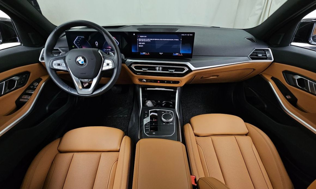 BMW 3-Series 320i, 2024