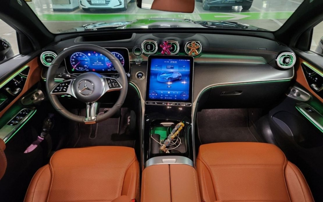 Mercedes-Benz GLC-Class GLC300 4MATIC Avnatgarde Coupe, 2025