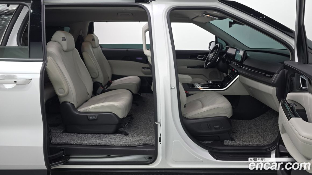 Kia Carnival 9-Seater Signature, 2023